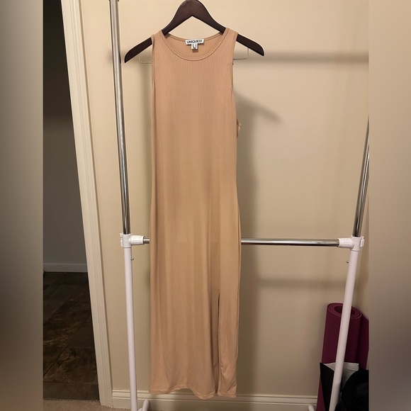 Women’s Dress - Picture 2 of 4